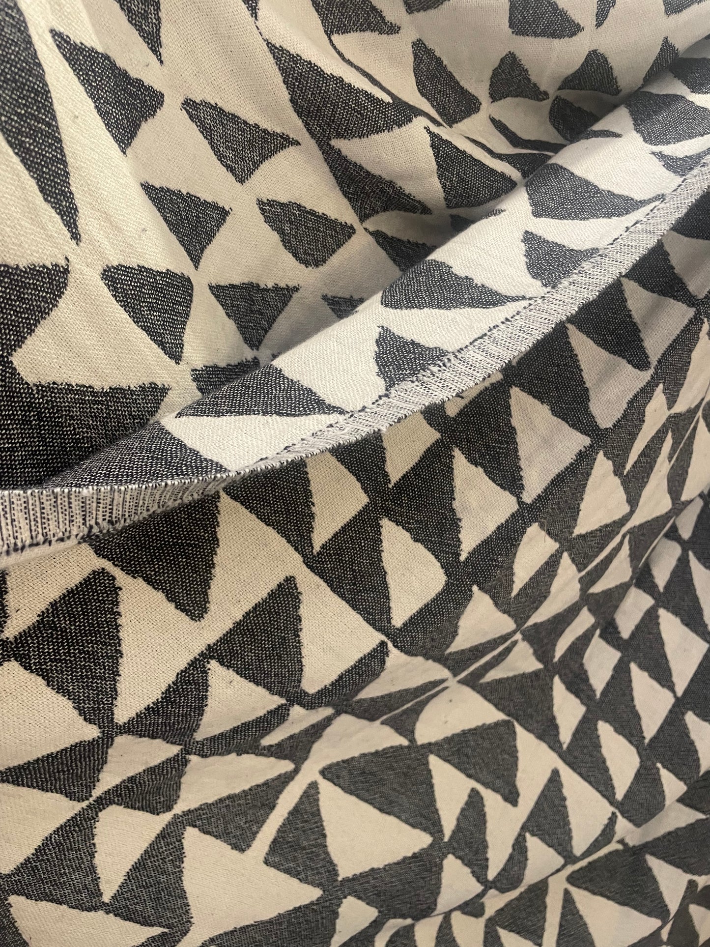 Black Piramit Blanket