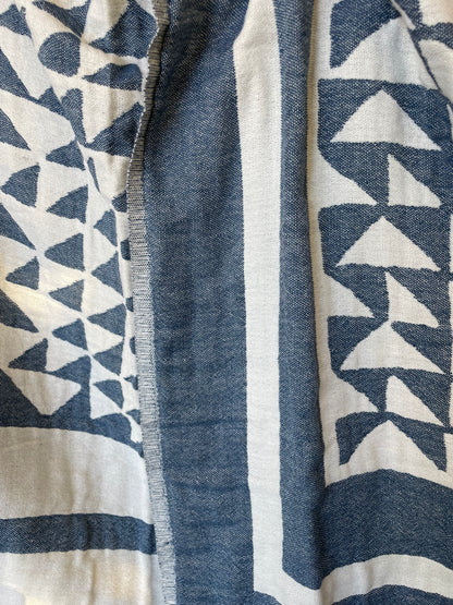 Blue Piramit Throw