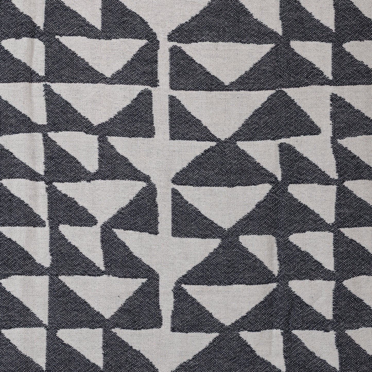 Small Snag Black Piramit Blanket