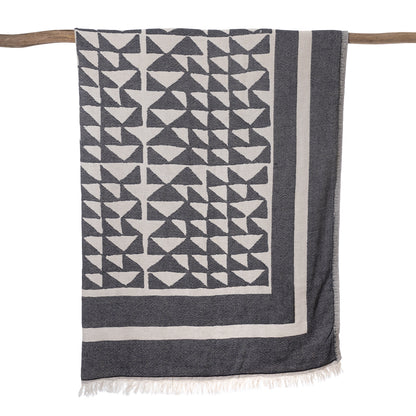 Damaged Black Piramit Throw