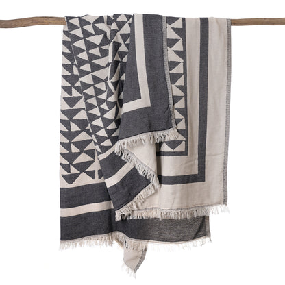 Damaged Black Piramit Throw