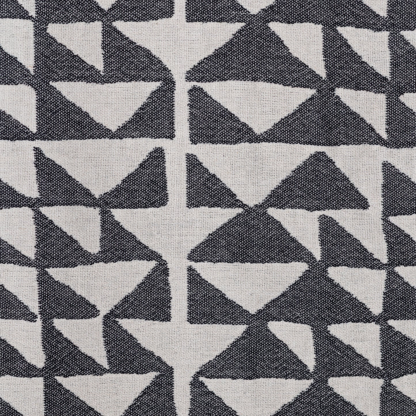 Damaged Black Piramit Throw